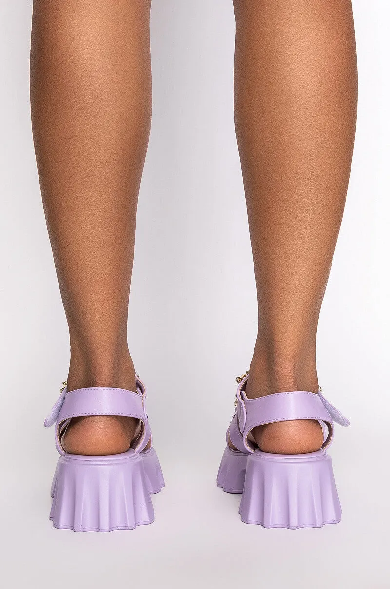 AZALEA WANG CANT HOLD BACK FLATFORM SANDAL IN PURPLE