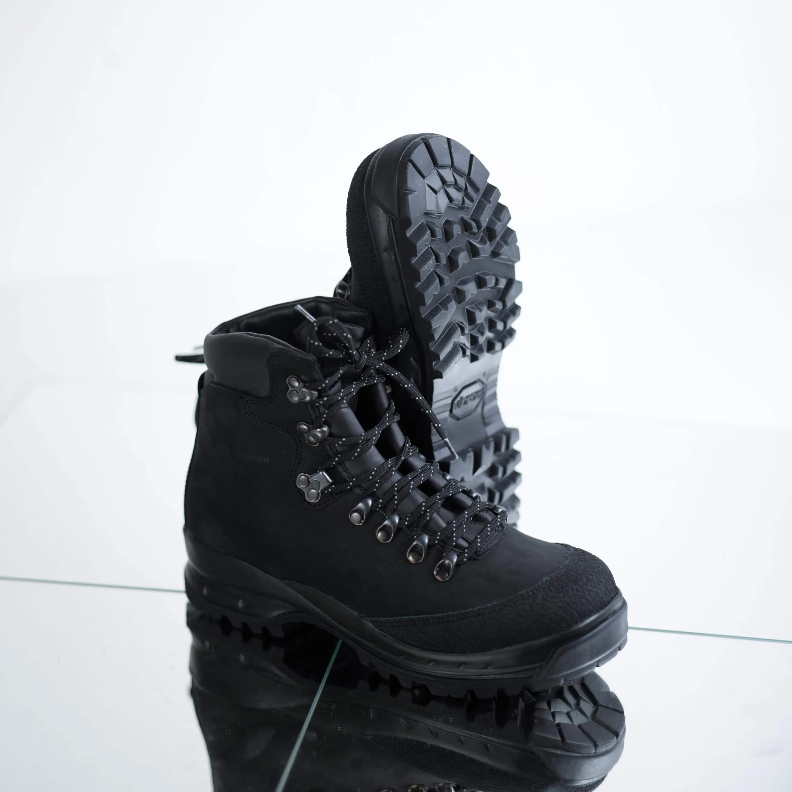 Hiking - 553P - Black
