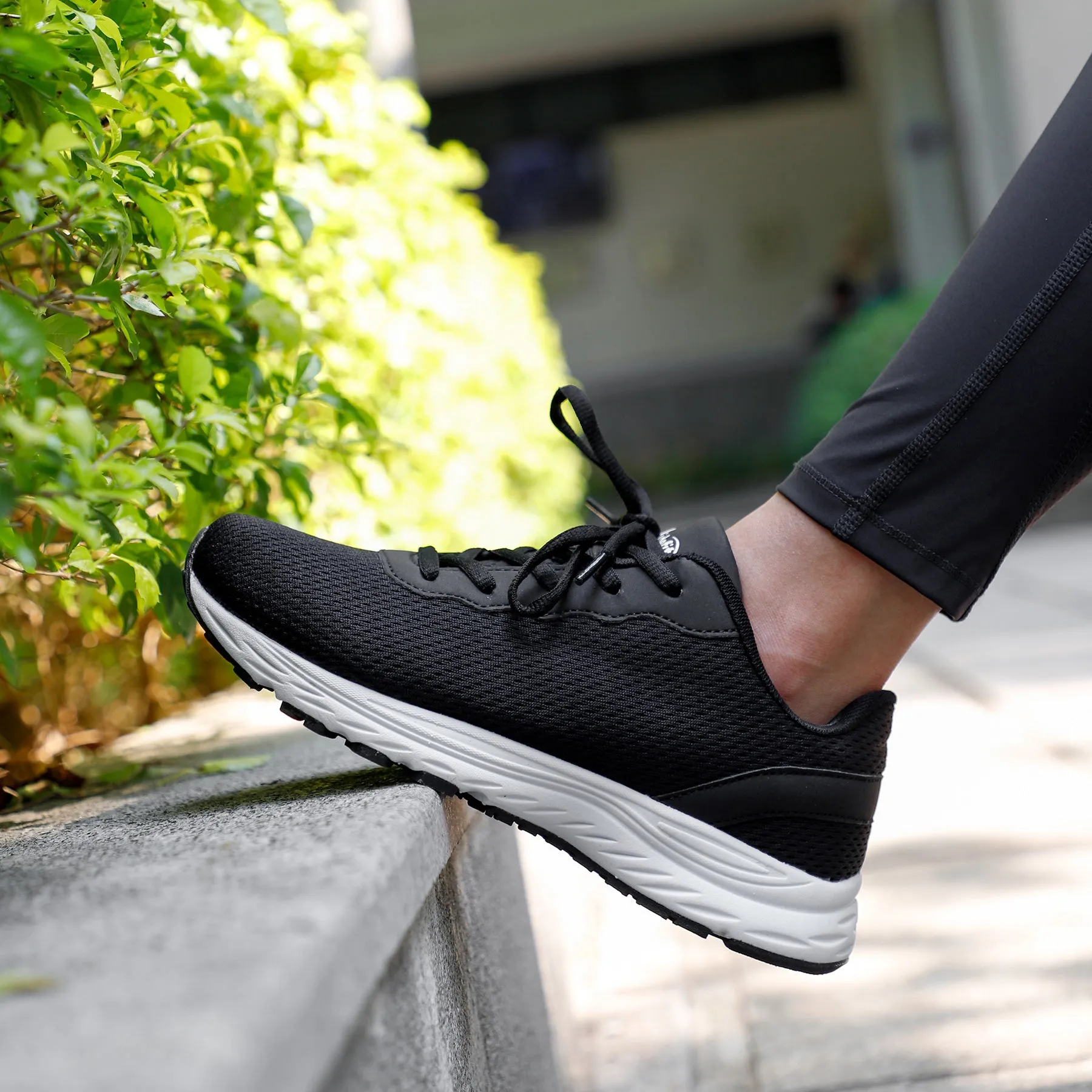 Knixmax Extra Wide Lightweight Women's Running Shoes for Flatfoot Black Sport Shoes with Wide Toe Box