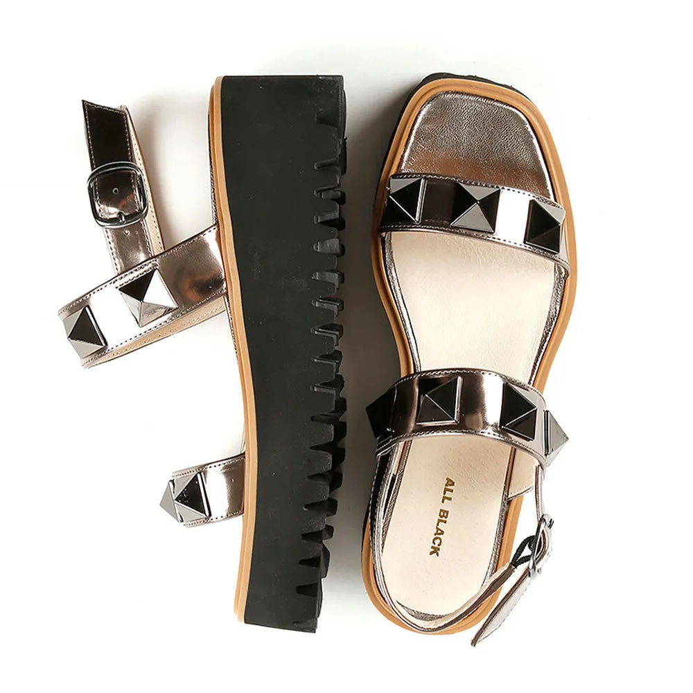 Pyramid Stud Flatform Sandal