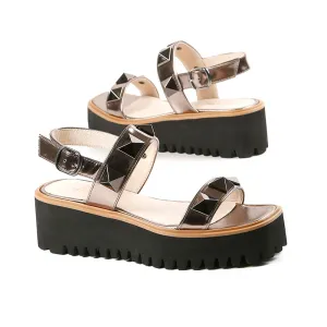 Pyramid Stud Flatform Sandal