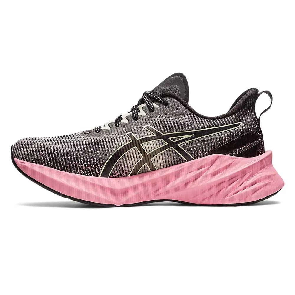 Women's Novablast 3 LE Running Shoe - Black/Pink Rave - Regular (B)