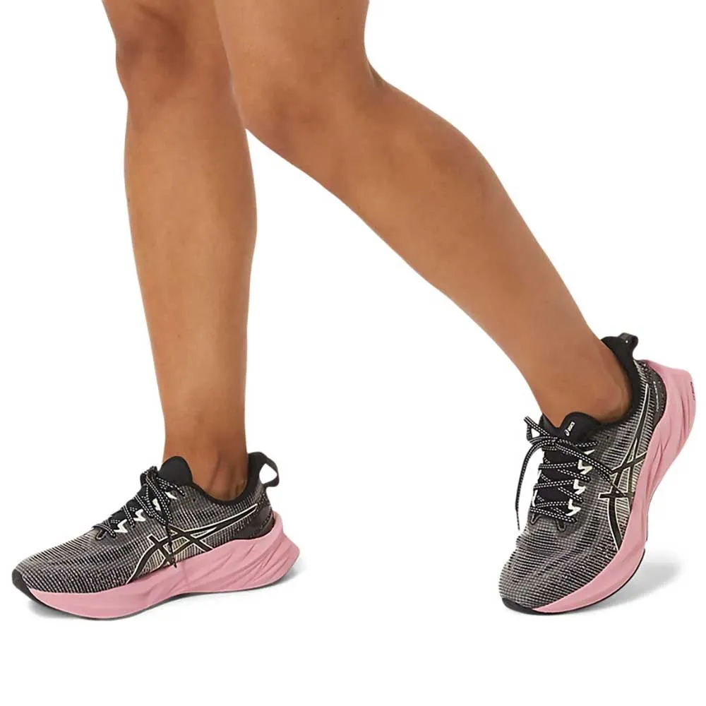 Women's Novablast 3 LE Running Shoe - Black/Pink Rave - Regular (B)